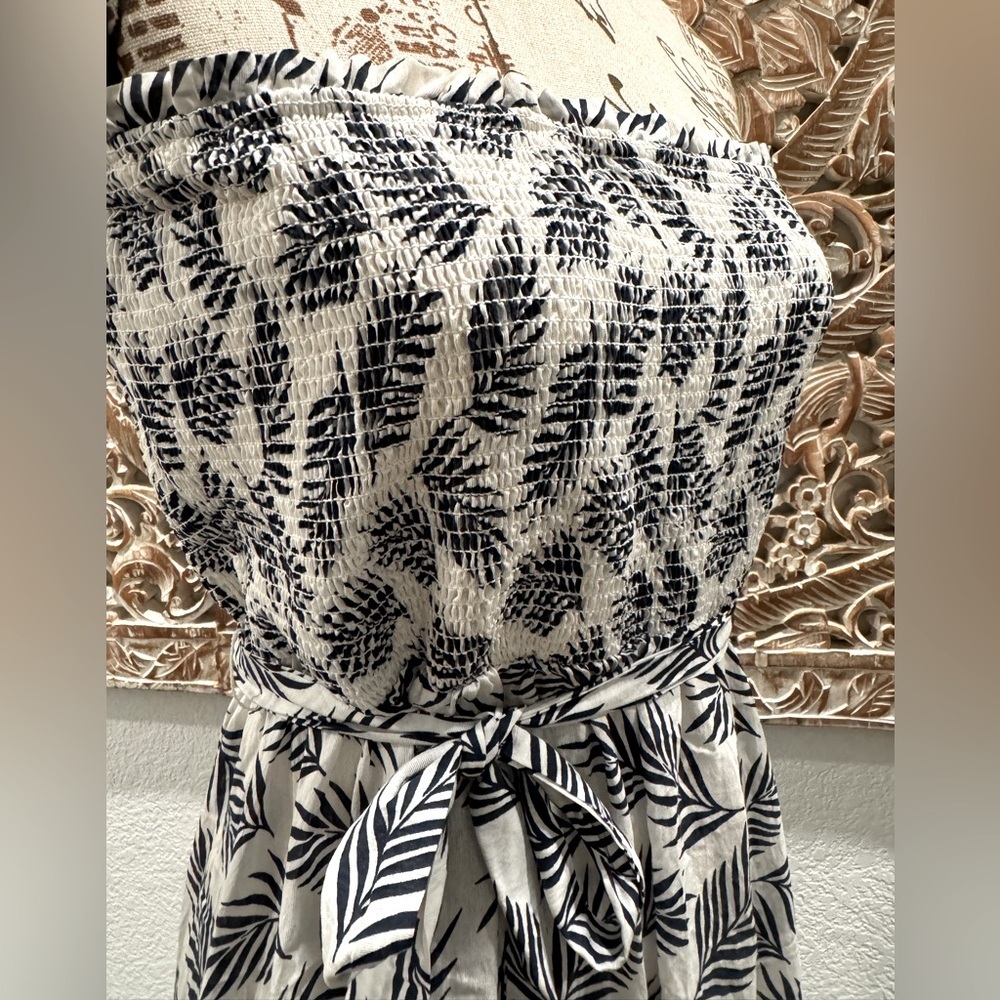 ee:some White & Navy Blue Palm Print Tiered Skirt Smocked Strapless Maxi Dress - Picture 5 of 14
